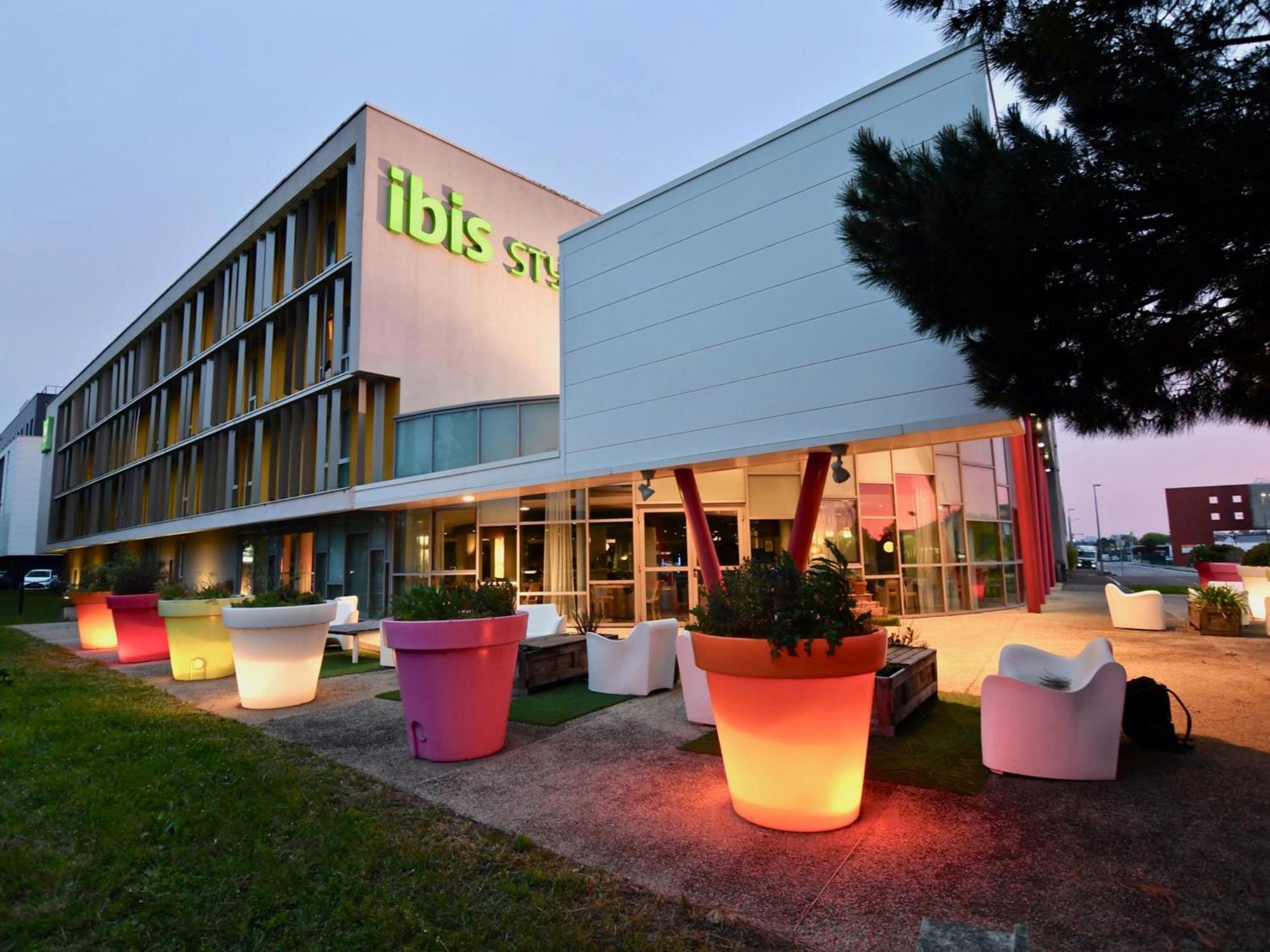 Ibis Styles Nantes Reze Aeroport Hotell Eksteriør bilde